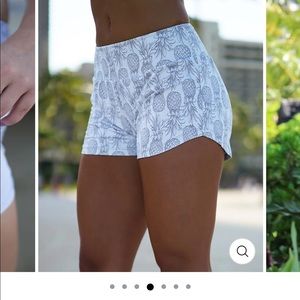 Love Fitness Apparel - Pineapple collection - White Pineapple Runners